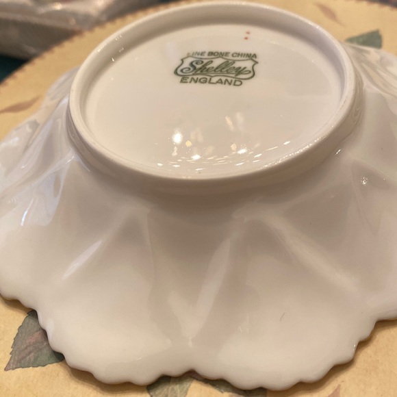 Vintage Shelley Fine Bone China White/gold trim Trinket dish - 4 1/2” x 1” - Picture 5 of 6